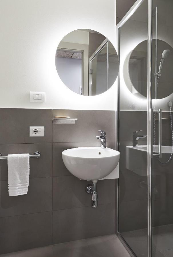 Giovenale Rooms MILANO PORTA LUDOVICA Esterno foto